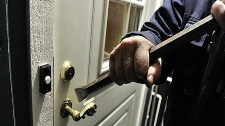 الإطاحة بعصابة تقودها امرأة اختصت في سرقة المنازل ببسكرة