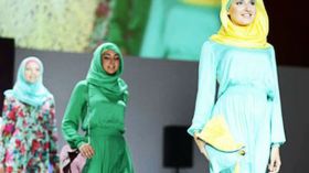 مصممة تنتج أزياء للمحجبات في روسيا