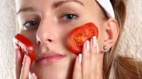قناع الطماطم لتفتيح وتوحيد لون البشرة