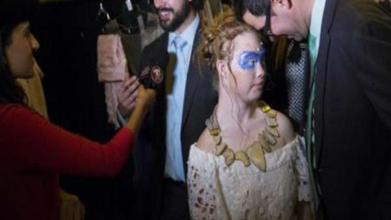 نجوم يشاركون في عرض أزياء مع المريضات بمتلازمة داون