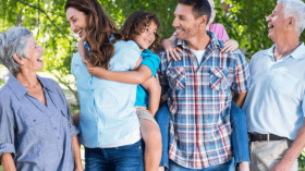 تفاصيل صغيرة تُكسبك وُّد زوجك وعائلته