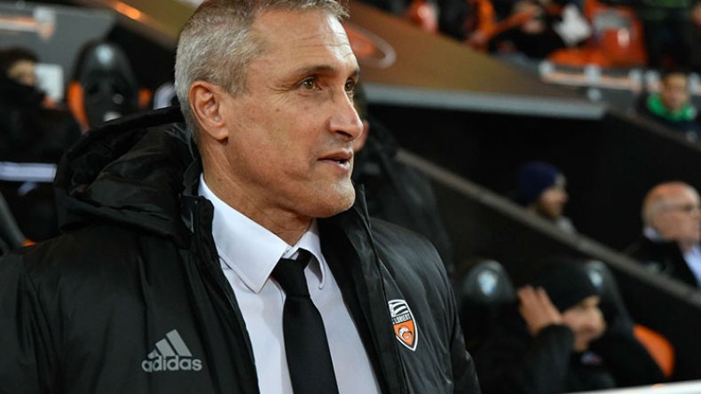 إيقاف كازوني لمدة شهر