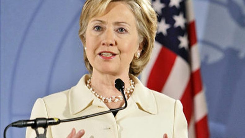 مكتب التحقيقات الفيدرالي: لا مبرر لاتهام كلينتون جنائيا بسبب الرسائل