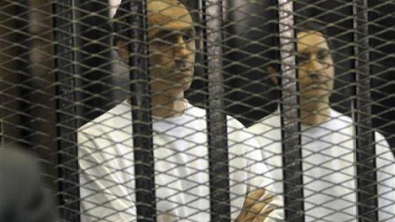 تأجيل محاكمة نجلي مبارك في قضية البورصة إلى 8 سبتمبر المقبل