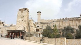 الإحتلال الإسرائيلي يمنع رفع الأذان في الحرم الإبراهيمي