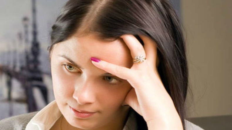 خطيبي قلل من احترام والدتي.. هل أعود إليه؟