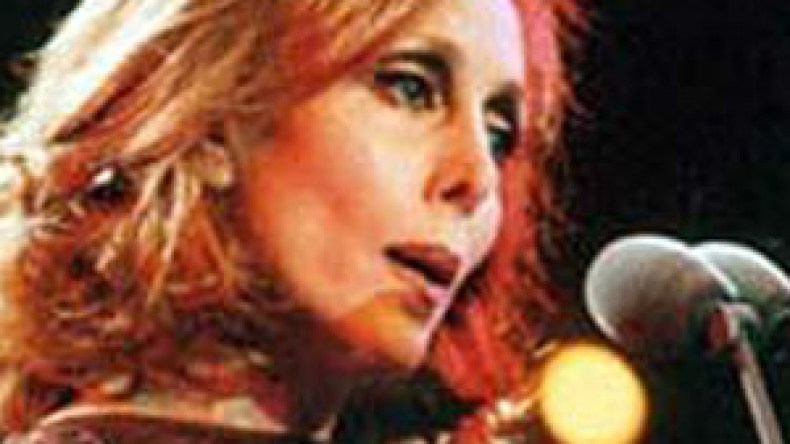 فيروز  تلتقي  جمهورها  ببيروت  بعد  أربع  سنوات  من  الاحتجاب