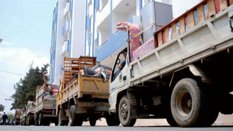 حظائر لبيع مواد البناء ومطاعم وبناية بطوابق مهددة بالهدم في الرملي