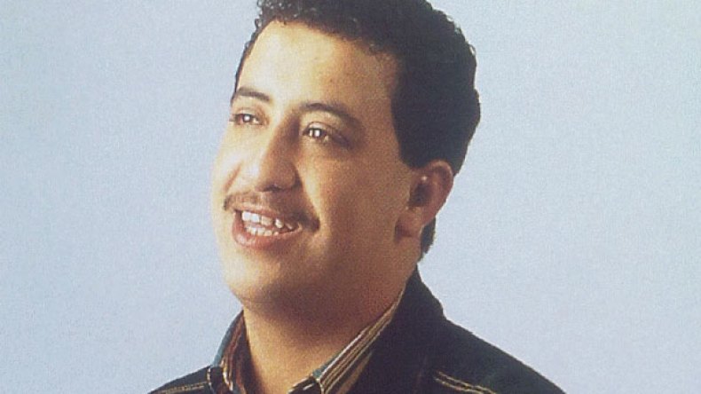 المرحوم حسني يُخرج الشابة خيرة من عُزلتها وحزنها!!