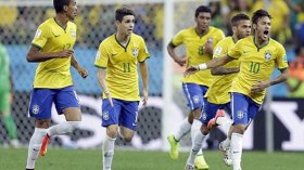 السحرة يصعقون الديوك بثلاثية