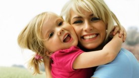 دراسة أمريكية: العناق صيدلية للصحة