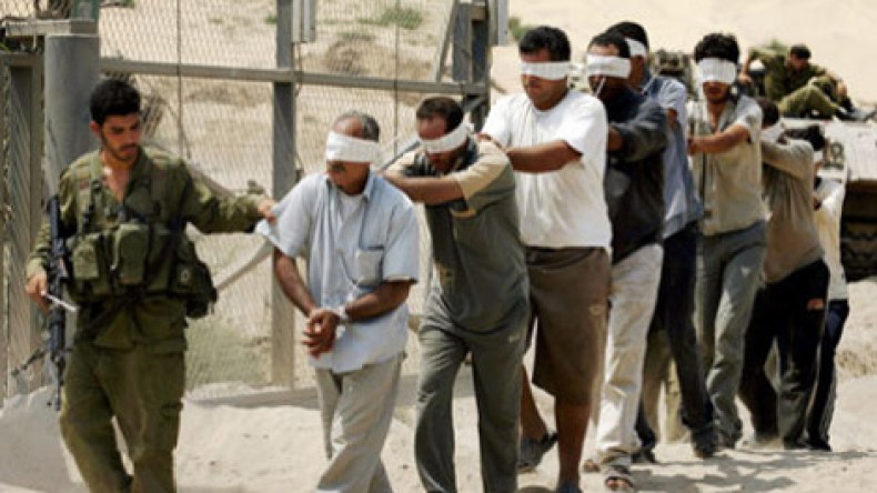 إسرائيل توافق على إطلاق سراح 26 سجينا فلسطينيا