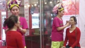 صفع المرأة يقيها التجاعيد!