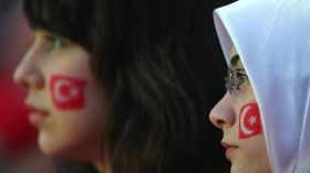 تركيا تسمح بارتداء الحجاب في صفوف الجيش
