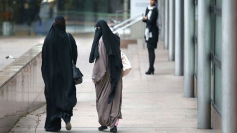 فرنسا: لا نقاب في رمضان وعلى الصائمين ألّا يحدثوا ضجيجًا!