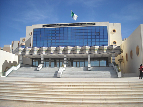 Sellal inaugure le rectorat du nouveau pôle universitaire de Médéa
