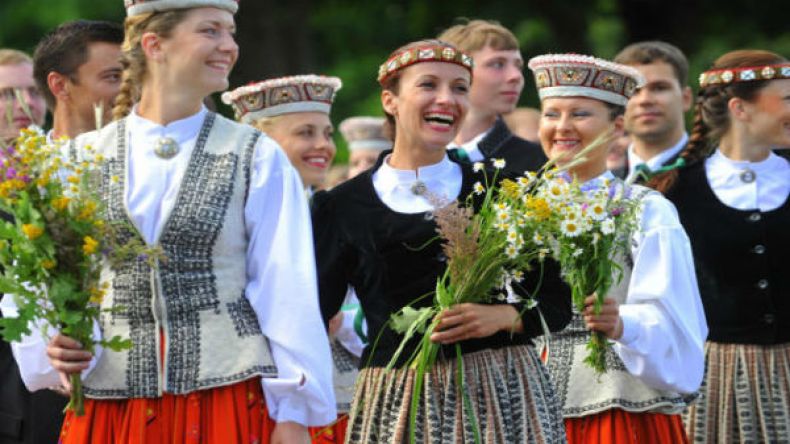 نساء لاتفيا ورجال هولندا الأطول في العالم.. فمن الأقصر؟