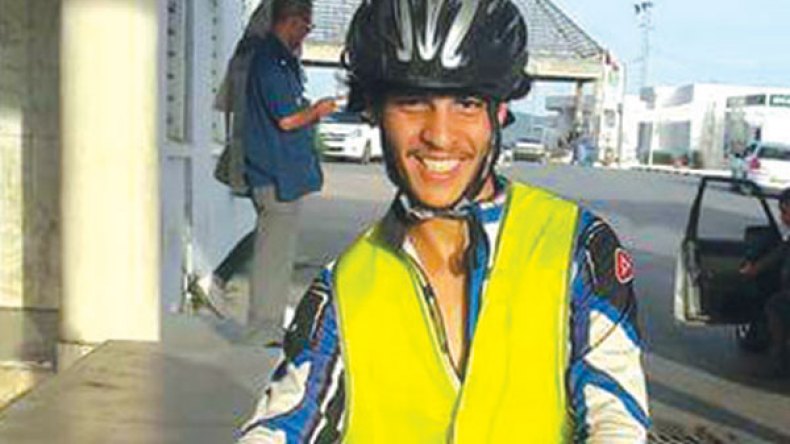 طالب من البليدة يسافر إلى تونس على متن دراجته الهوائية