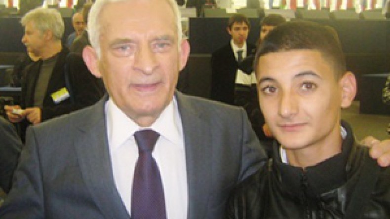 ‬نابغة‭ ‬جزائري‭ ‬يتوج‭ ‬بملك‭ ‬الرياضيات‭ ‬من‭ ‬أربعين‭ ‬دولة‭ ‬أورو‭ ‬متوسطية‭ ‬