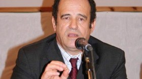 تسليم أولى البطاقة المهنية للفنانين الأحد