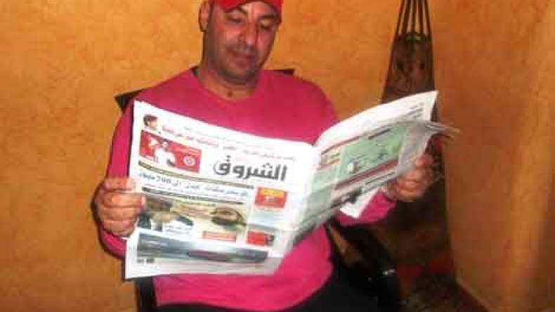 الشاب ميلود يتهم مقاولة بطلب الرشوة ويستنجد بخليدة تومي
