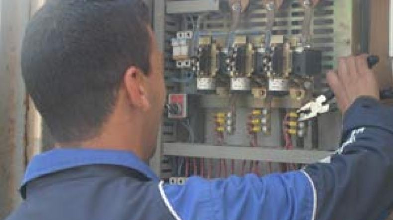 إنقطاع الكهرباء يكبد التجار والمواطنين خسائر بالملايين