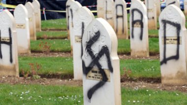 The Mosque of Paris Urges French Authorities to Arrest Profaners of Muslim Tombs