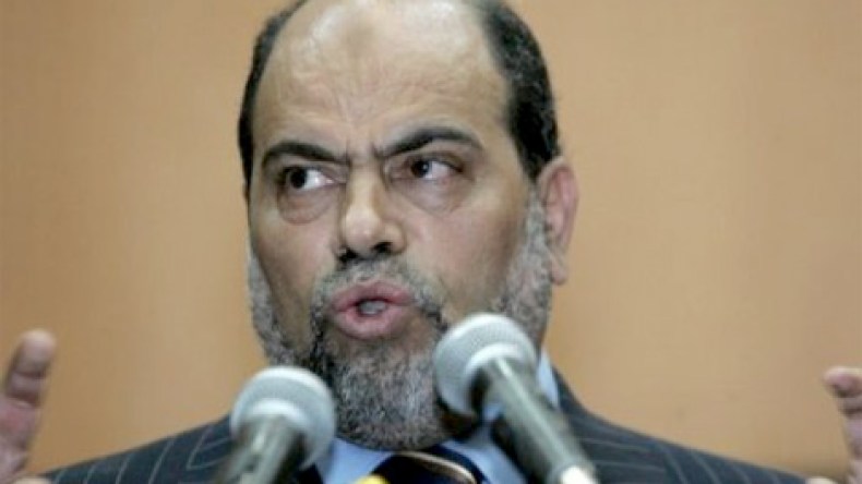 أبو جرة يخرج من قصر البخاري تحت الحماية الأمنية