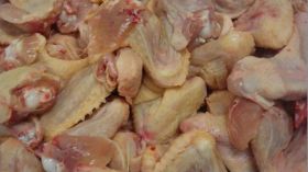 أجزاء من الدجاج تحوي سموما قاتلة تضر بالهرمونات الطبيعية للمرأة!