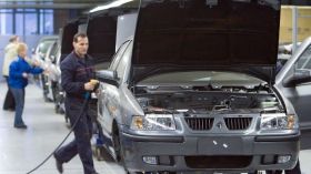 إيران تعتزم إنشاء مصنع سيارات في عمان