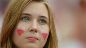 جميلات أوروبا ينافسن نجوم الكرة في يورو 2012