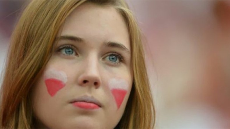 جميلات أوروبا ينافسن نجوم الكرة في يورو 2012