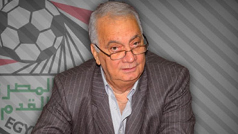 الجنزوري ينهي مهام مجلس إدارة إتحاد الكرة المصري