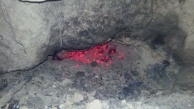 نيران ودخان ينبعثان من جوف الأرض ويرعبان المواطنين في الجلفة