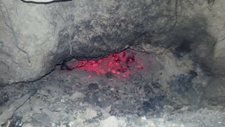 نيران ودخان ينبعثان من جوف الأرض ويرعبان المواطنين في الجلفة