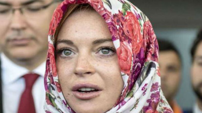 إسلام الممثلة الأمريكية ليندسي لوهان يشعل مواقع التواصل الاجتماعي