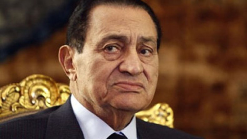 مبارك كان يشتم الوزراء ويضربهم بالحذاء!