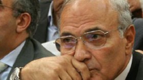 تجميد أصول وأرصدة أحمد شفيق بمصر