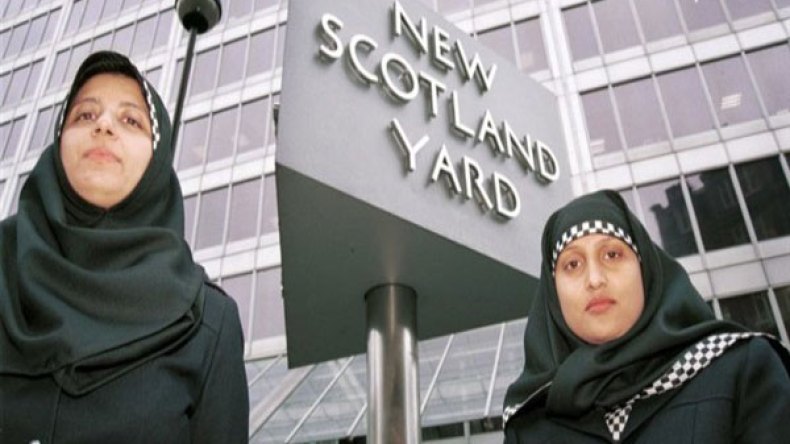 شرطة اسكتلندا تعتمد الحجاب