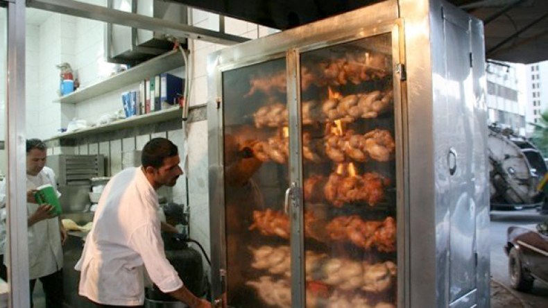باعة الدجاج المشوي بأزفون يهددون صحة المستهلك