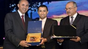 ميهوبي يسلم جائزة علي معاشي للشباب المبدعين لفنانين بقسنطينة