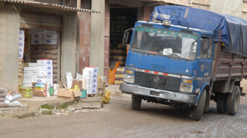 تجار الجملة يهددون بـ”تجويع” الجزائريين