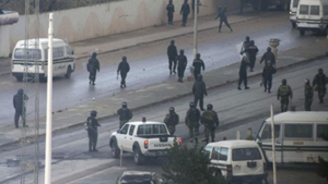 الجيش‮ ‬التونسي‭ ‬يضبط‮ ‬سيارتي‮ ‬أسلحة‭ ‬قرب‭ ‬الحدود‭ ‬الجزائرية