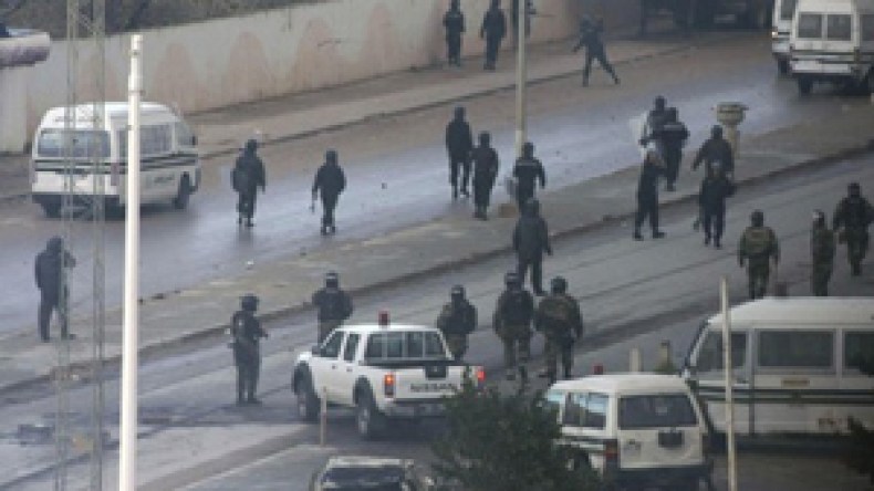 الجيش‮ ‬التونسي‭ ‬يضبط‮ ‬سيارتي‮ ‬أسلحة‭ ‬قرب‭ ‬الحدود‭ ‬الجزائرية