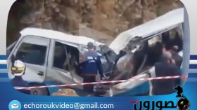 بجاية : لحظة إنهيار الصخور بالطريق الوطني رقم 9 في أوقاس