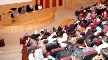 لصوصٌ برتبة دكاترة