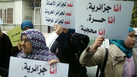 وقفة احتجاجية ضد تصريحات غلام الله حول الحجاب