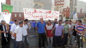 650 عائلة مقصاة من الترحيل بحي الحفرة القصديري تحتج