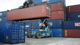 أرباب بواخر وأصحاب موانئ جافة يحوّلون 6 ملايير دولار سنويا إلى الخارج!