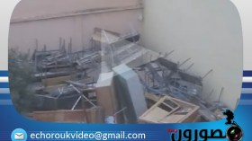 وهران: طاولات وكراسي مرمية في ساحة مدرسة ابتدائية